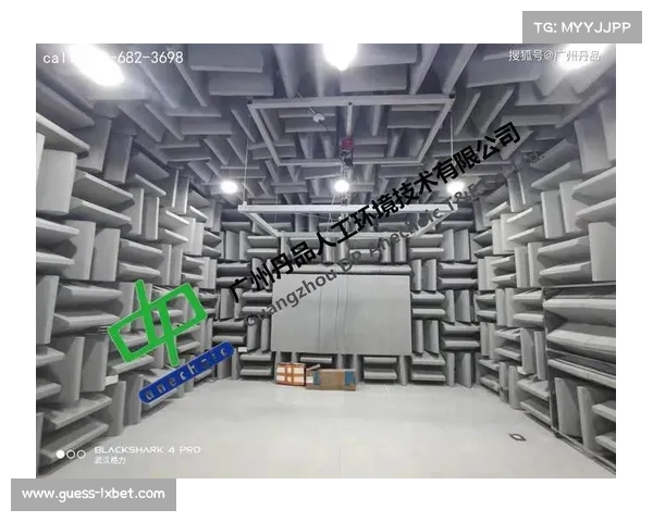 声学传感器监测赛场环境噪音，广播系统音量据此自动调节