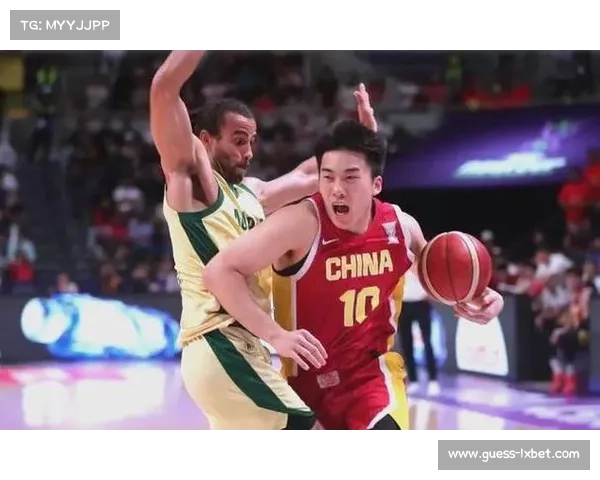 亚洲杯中国男篮惜败澳大利亚获亚军，王俊杰表现出色入选最佳阵容